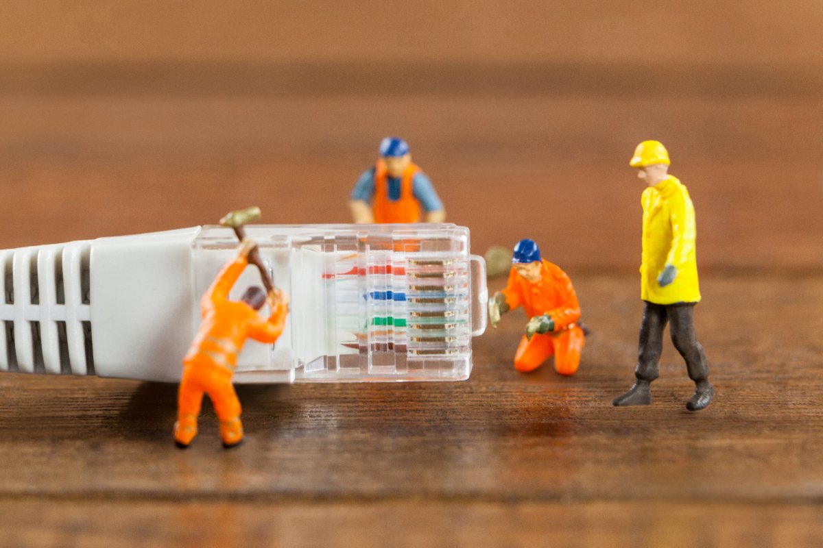     Insolite : ces habitants n'ont toujours pas la fibre alors que les plus gros câbles d'Europe passent sous leurs pieds
